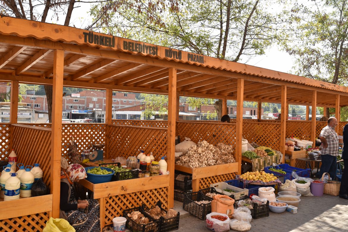 KÖYLÜ PAZAR YERİ